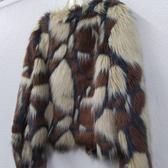 Forever 21 Women's Faux Fur Coat - Picture 4 of 5
